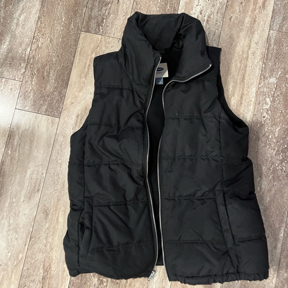 Old Navy Puffer Vest- Medium
